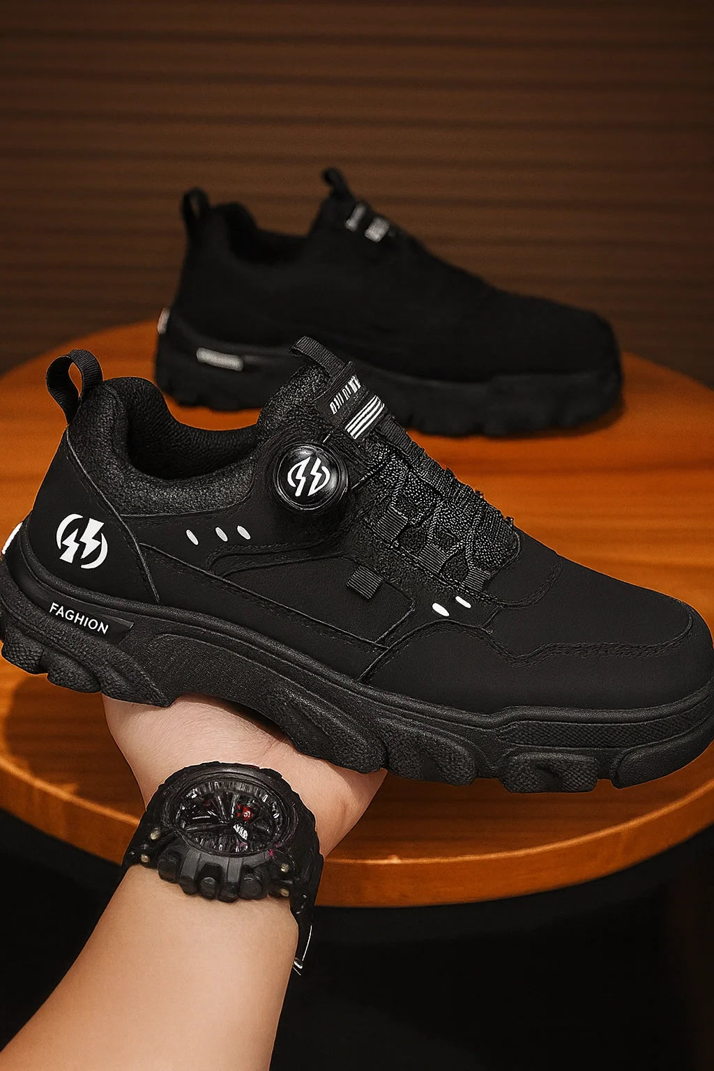 Rotation Button Outdoor Shoes
